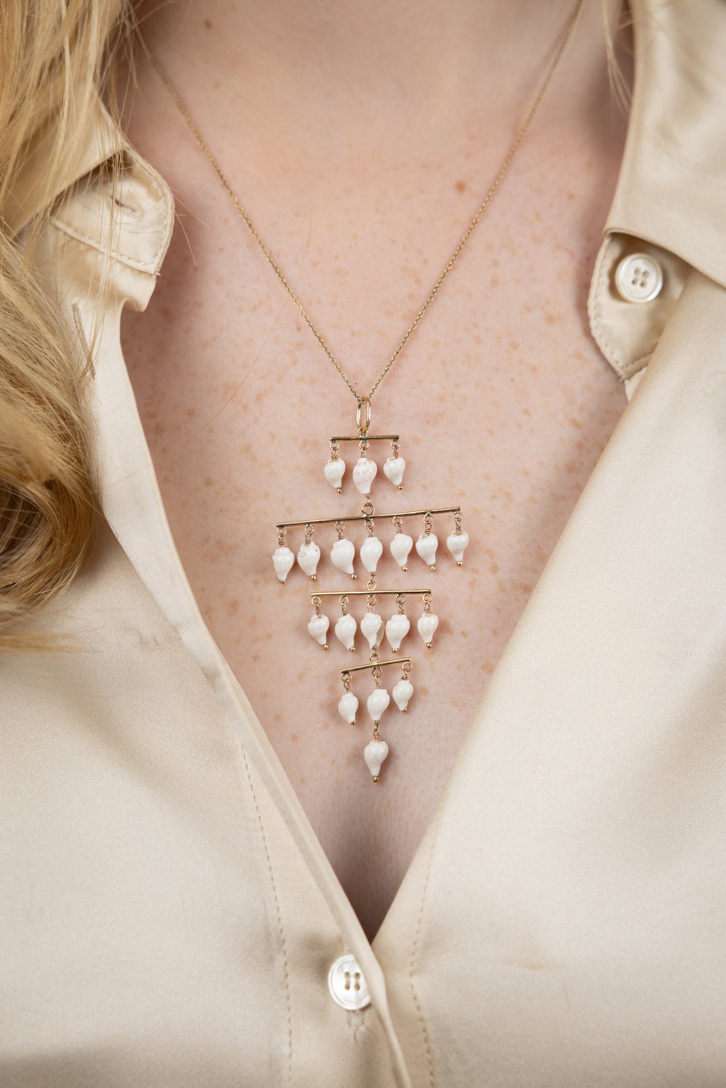 Alexandra Bar Shell necklace