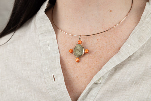 Lady Vintage Coral Pendant